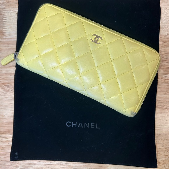 Authentic CHANEL Matelasse Yellow Lambskin Bi-Fold Zip Around Wallet - Picture 11 of 16